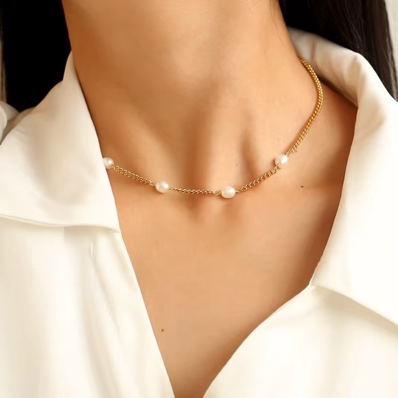 18K Gold Plated Freshwater Pearl Necklace - Picture 6 of 8